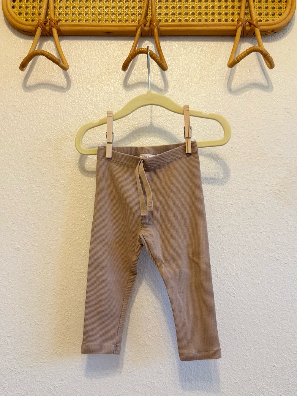 Zara Kids Ribbed Leggings in Taupe